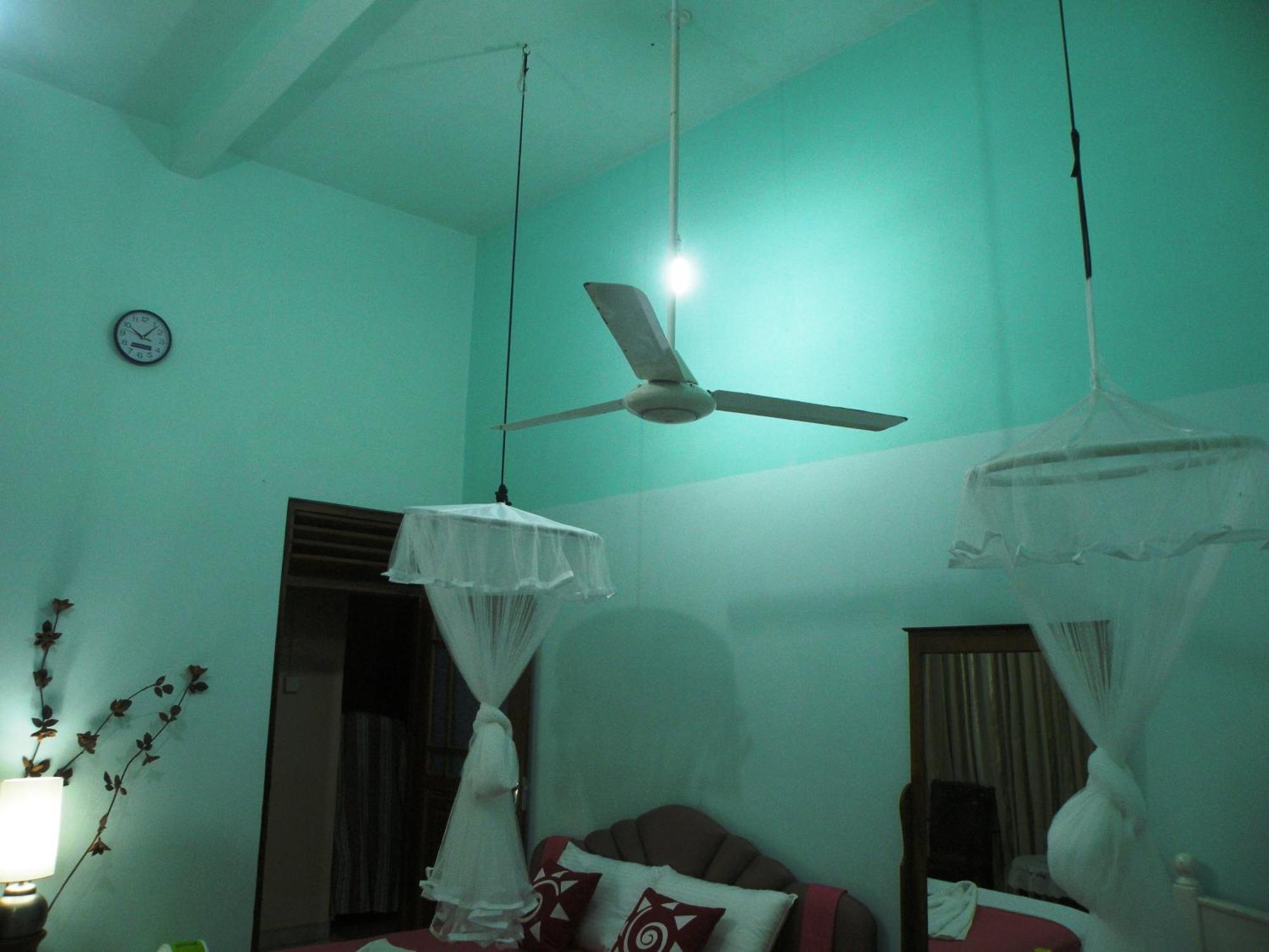 Henderson Airport Residence Negombo Rum bild