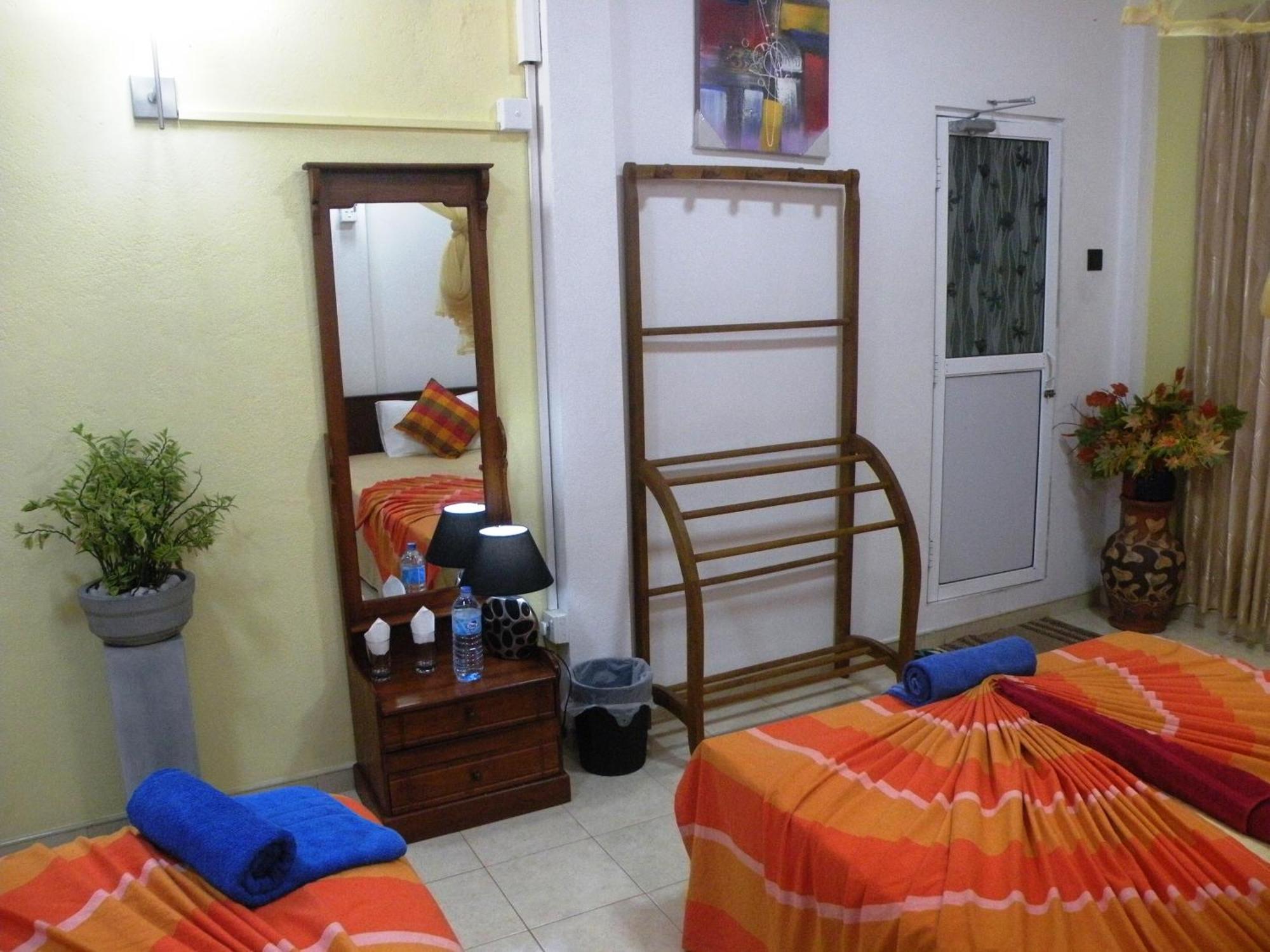Henderson Airport Residence Negombo Rum bild